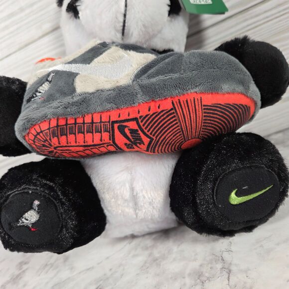 Staple x Nike SB Panda Pigeon Plush Dunk Low Pro New With Tags and OG Bag - Picture 6 of 9